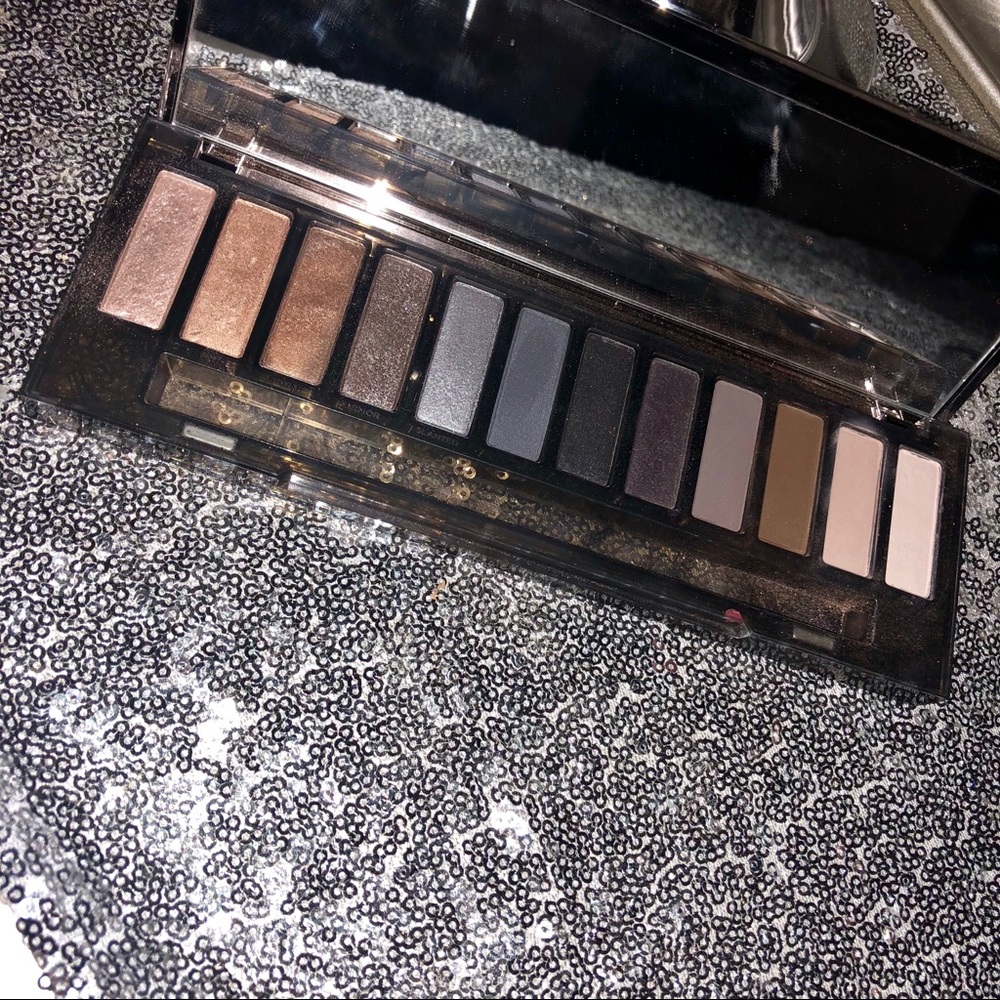 Urban Decay Naked Smoky Palette (lightly Swatched)